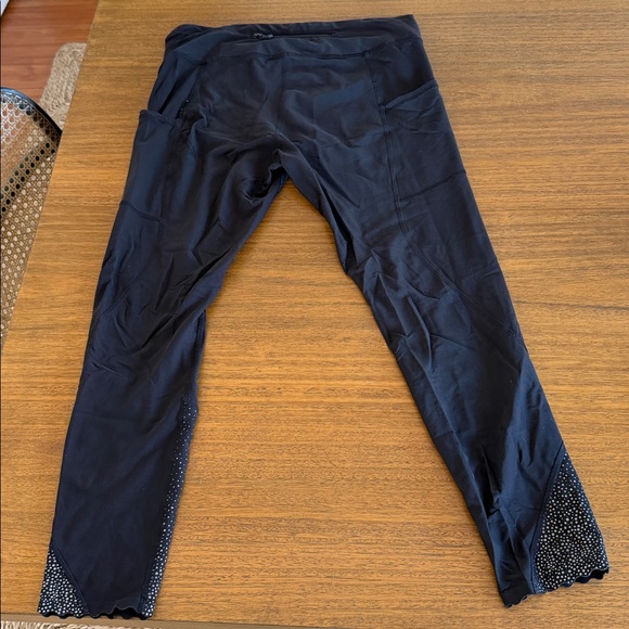 Lululemon Lulu lemon capri leggings in Black - Picture 3 of 4